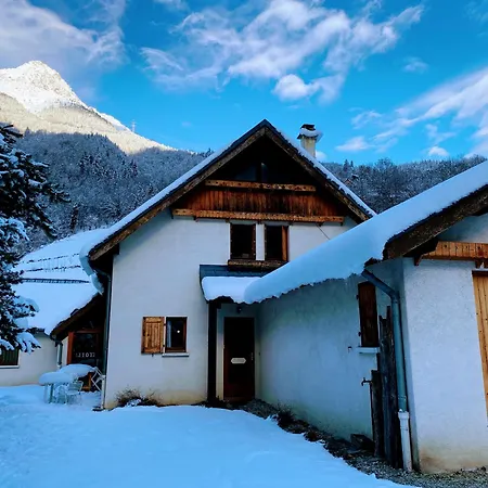 Maison Etoile - Explore Oisans, Fabulous House For 10 Guests, Holiday home Allemont