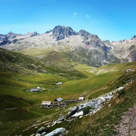 Maison Etoile - Explore Oisans, Fabulous House For 10 Guests, Holiday home Allemont