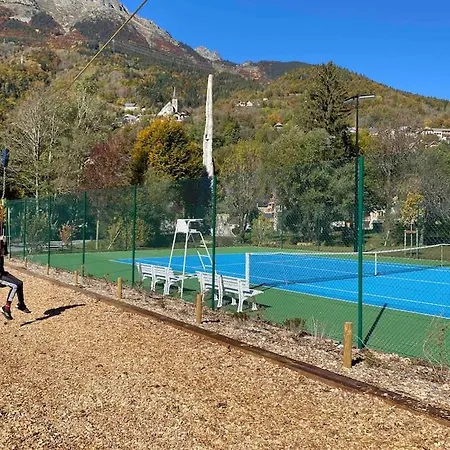 Maison Etoile - Explore Oisans, Fabulous House For 10 Guests, Holiday home Allemont